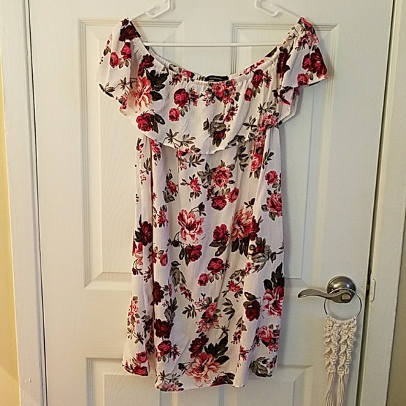 Dresses & Skirts - Off the shoulder floral dress